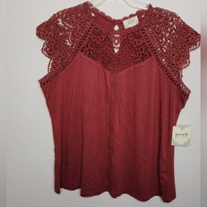 Short sleeve top with lace detail